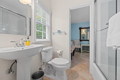 House in Palm Beach, Florida 5 bedrooms, 345.69 sq.m. № 2087773 - photo 23