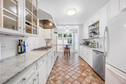 House in Palm Beach, Florida 5 bedrooms, 345.69 sq.m. № 2087773 - photo 14