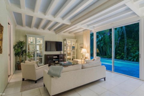House in Palm Beach, Florida 5 bedrooms, 345.69 sq.m. № 2087773 - photo 10
