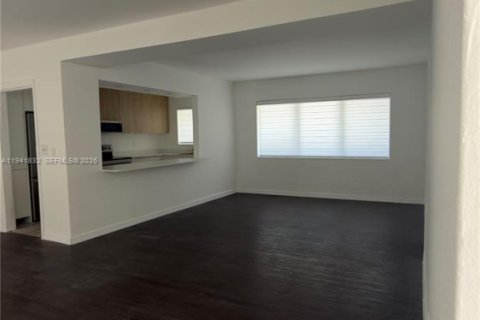 House in Miami, Florida 2 bedrooms, 202.25 sq.m. № 1998766 - photo 4