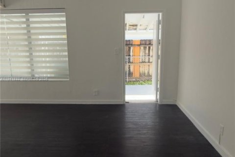 House in Miami, Florida 2 bedrooms, 202.25 sq.m. № 1998766 - photo 9