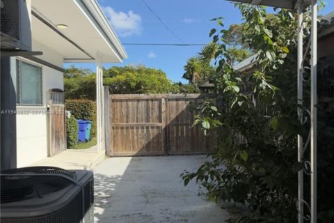 House in Miami, Florida 2 bedrooms, 202.25 sq.m. № 1998766 - photo 21
