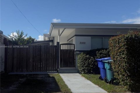 House in Miami, Florida 2 bedrooms, 202.25 sq.m. № 1998766 - photo 2