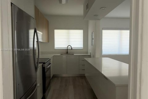 House in Miami, Florida 2 bedrooms, 202.25 sq.m. № 1998766 - photo 5