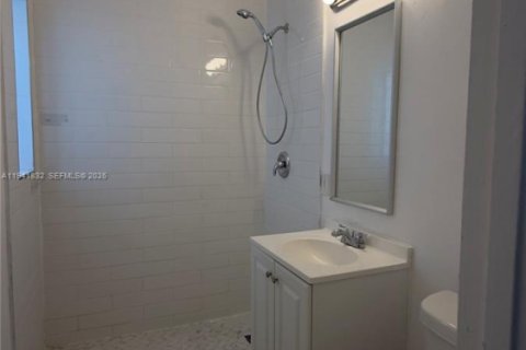 House in Miami, Florida 2 bedrooms, 202.25 sq.m. № 1998766 - photo 14