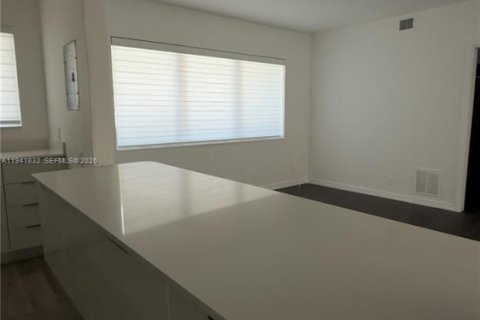 House in Miami, Florida 2 bedrooms, 202.25 sq.m. № 1998766 - photo 7