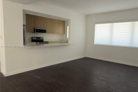 House in Miami, Florida 2 bedrooms, 202.25 sq.m. № 1998766 - photo 11