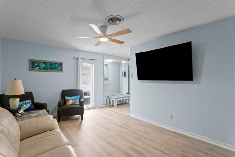 Condominio en venta en Largo, Florida, 2 dormitorios, 65.4 m2 № 2230876 - foto 9