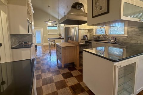 Villa ou maison à louer à Tampa, Floride: 2 chambres, 137.12 m2 № 2385652 - photo 9