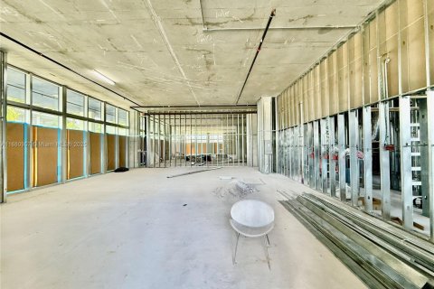 Propiedad comercial en venta en Aventura, Florida № 1859564 - foto 10