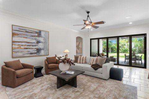 House in Tampa, Florida 4 bedrooms, 408.31 sq.m. № 2280333 - photo 3