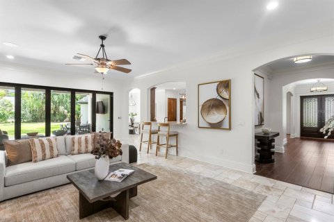 House in Tampa, Florida 4 bedrooms, 408.31 sq.m. № 2280333 - photo 5