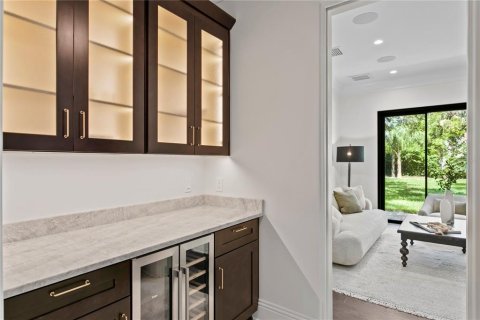 House in Tampa, Florida 4 bedrooms, 408.31 sq.m. № 2280333 - photo 27