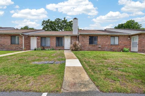 Townhouse in Daytona Beach, Florida 2 bedrooms, 85.56 sq.m. № 2100286