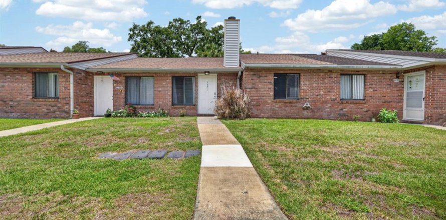 Townhouse in Daytona Beach, Florida 2 bedrooms, 85.56 sq.m. № 2100286