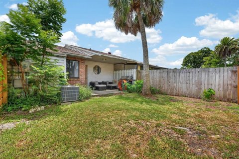 Townhouse in Daytona Beach, Florida 2 bedrooms, 85.56 sq.m. № 2100286 - photo 22