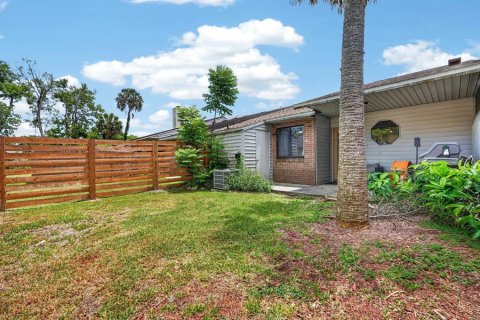 Townhouse in Daytona Beach, Florida 2 bedrooms, 85.56 sq.m. № 2100286 - photo 23