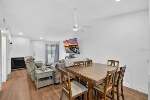 Townhouse in Daytona Beach, Florida 2 bedrooms, 85.56 sq.m. № 2100286 - photo 9