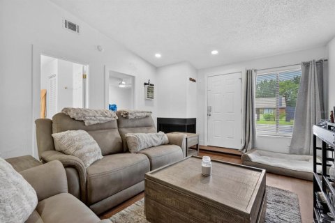 Townhouse in Daytona Beach, Florida 2 bedrooms, 85.56 sq.m. № 2100286 - photo 4