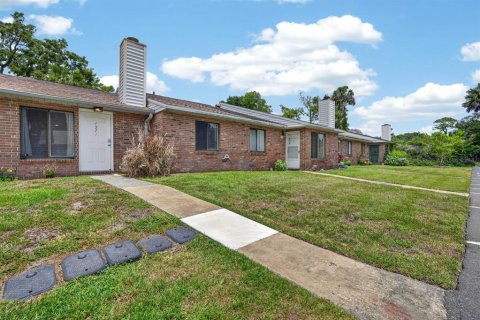 Townhouse in Daytona Beach, Florida 2 bedrooms, 85.56 sq.m. № 2100286 - photo 27