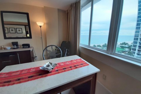 Copropriété à vendre à Sunny Isles Beach, Floride: 39.02 m2 № 1929351 - photo 17