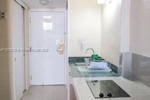 Copropriété à vendre à Sunny Isles Beach, Floride: 39.02 m2 № 1929351 - photo 13