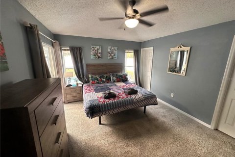House in Haines City, Florida 4 bedrooms, 143.63 sq.m. № 1525316 - photo 3