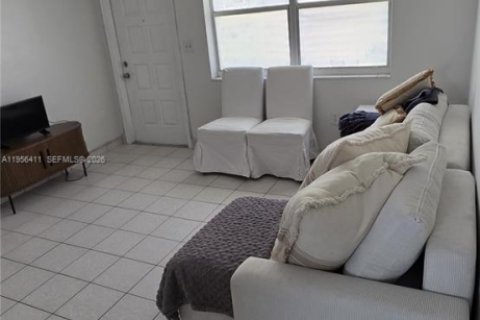 Снять в аренду квартиру в Хайалиа, Флорида 2 спальни, 425.49м2, № 2012032 - фото 4