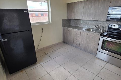 Снять в аренду квартиру в Хайалиа, Флорида 2 спальни, 425.49м2, № 2012032 - фото 2