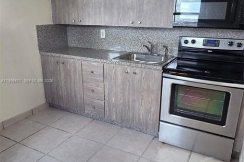 Снять в аренду квартиру в Хайалиа, Флорида 2 спальни, 425.49м2, № 2012032 - фото 10