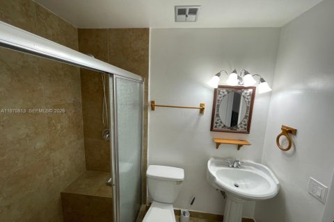 Townhouse in Hialeah, Florida 2 bedrooms, 106.84 sq.m. № 2031464 - photo 6