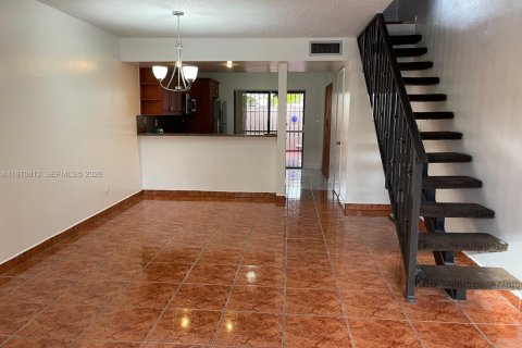 Townhouse in Hialeah, Florida 2 bedrooms, 106.84 sq.m. № 2031464 - photo 3