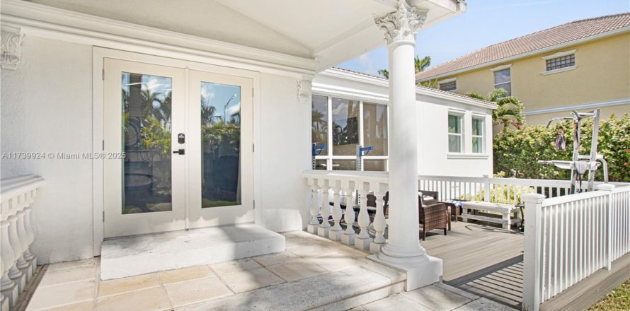 House in Hollywood, Florida 4 bedrooms, 201.97 sq.m. № 1711520