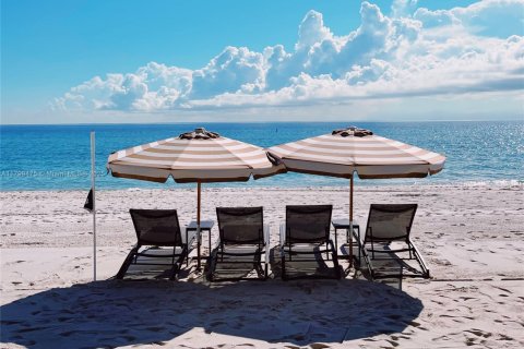 Купить кондоминиум в Санни-Айлс-Бич, Флорида 21.37м2, № 1959434 - фото 10