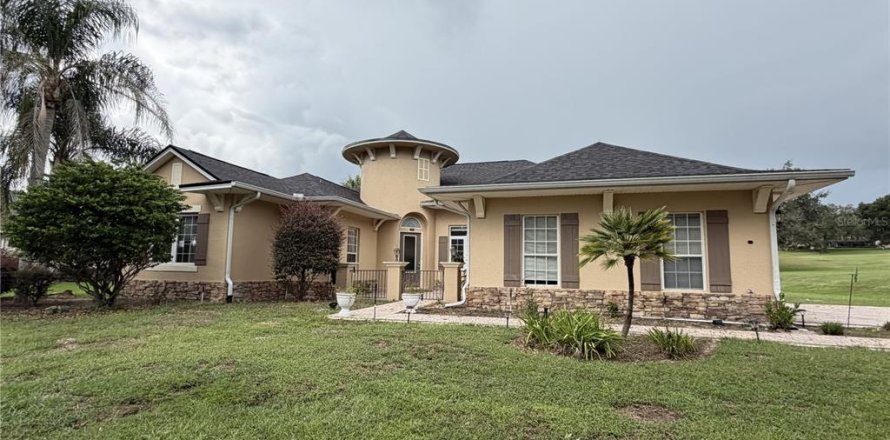 Villa ou maison à Lady Lake, Floride 3 chambres, 213.95 m2 № 2410403