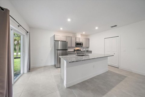 Villa ou maison à vendre à North Port, Floride: 4 chambres, 171.87 m2 № 1910833 - photo 15