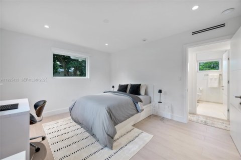 Casa en venta en Miami, Florida, 4 dormitorios, 191.38 m2 № 1984408 - foto 26