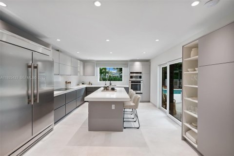 Casa en venta en Miami, Florida, 4 dormitorios, 191.38 m2 № 1984408 - foto 14