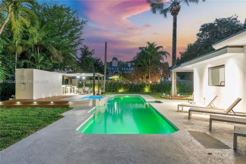Casa en venta en Miami, Florida, 4 dormitorios, 191.38 m2 № 1984408 - foto 5