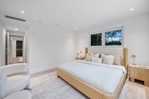 Casa en venta en Miami, Florida, 4 dormitorios, 191.38 m2 № 1984408 - foto 22