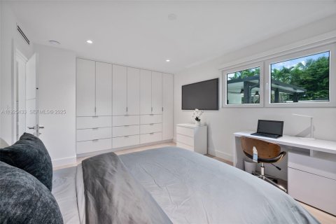 Casa en venta en Miami, Florida, 4 dormitorios, 191.38 m2 № 1984408 - foto 23