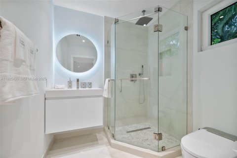 Casa en venta en Miami, Florida, 4 dormitorios, 191.38 m2 № 1984408 - foto 30