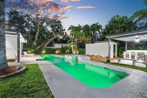 Casa en venta en Miami, Florida, 4 dormitorios, 191.38 m2 № 1984408 - foto 2