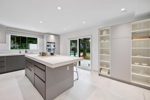 Casa en venta en Miami, Florida, 4 dormitorios, 191.38 m2 № 1984408 - foto 19
