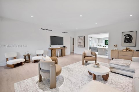 Casa en venta en Miami, Florida, 4 dormitorios, 191.38 m2 № 1984408 - foto 11