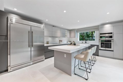 Casa en venta en Miami, Florida, 4 dormitorios, 191.38 m2 № 1984408 - foto 18