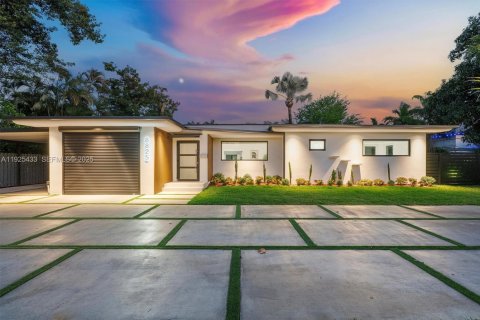 Casa en venta en Miami, Florida, 4 dormitorios, 191.38 m2 № 1984408 - foto 7