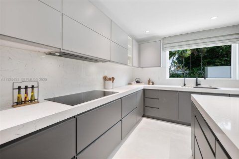 Casa en venta en Miami, Florida, 4 dormitorios, 191.38 m2 № 1984408 - foto 17