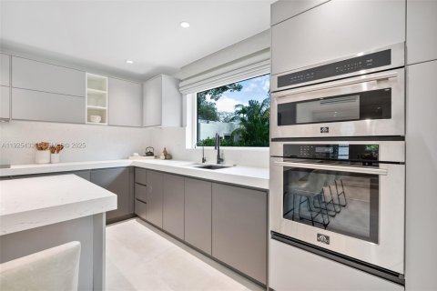 Casa en venta en Miami, Florida, 4 dormitorios, 191.38 m2 № 1984408 - foto 16