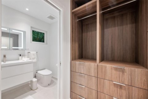Casa en venta en Miami, Florida, 4 dormitorios, 191.38 m2 № 1984408 - foto 28